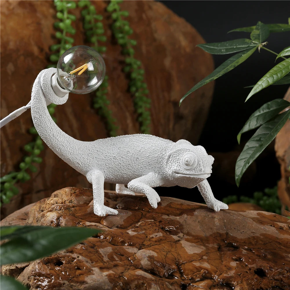 Lizard Be Dorm Wall Light close-up product view